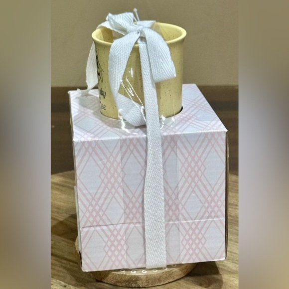 Mug set - Rosemary Lane Home Ceramic Queen Bee And Baby Bee Mug Set - Picture 3 of 7